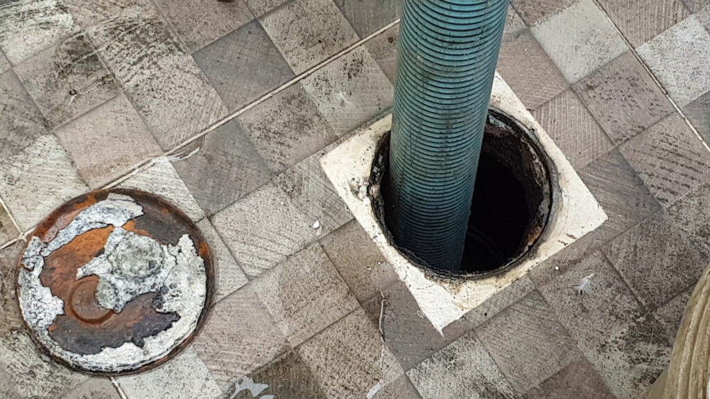 septic-tank-sewage-waste-management-pumping-and-cleaning-at-residence-house-service-SBI-351475151 septic tank sewage waste cleaning